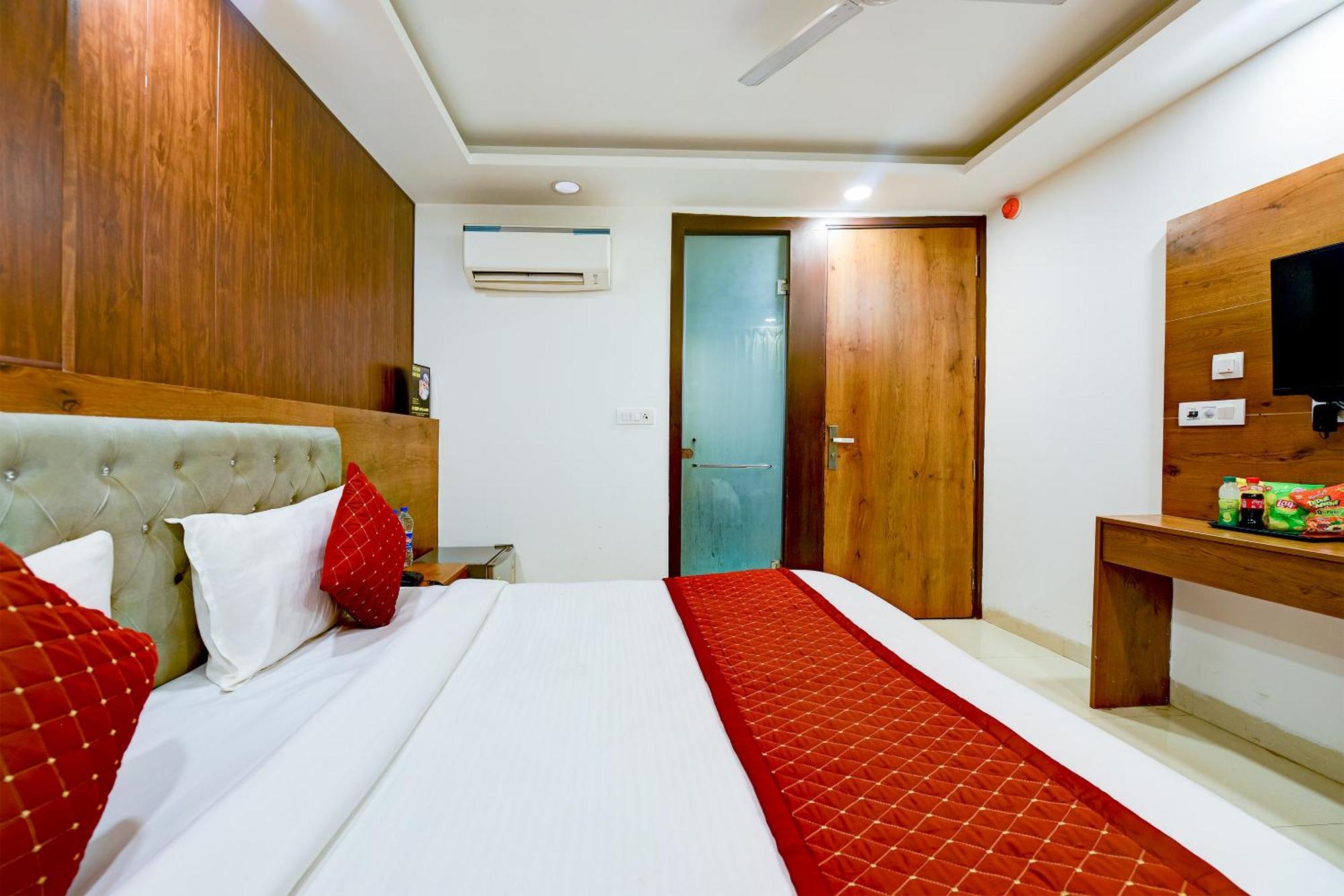 Hotel Grand Qubic Near Delhi Airport Ню Делхи Екстериор снимка