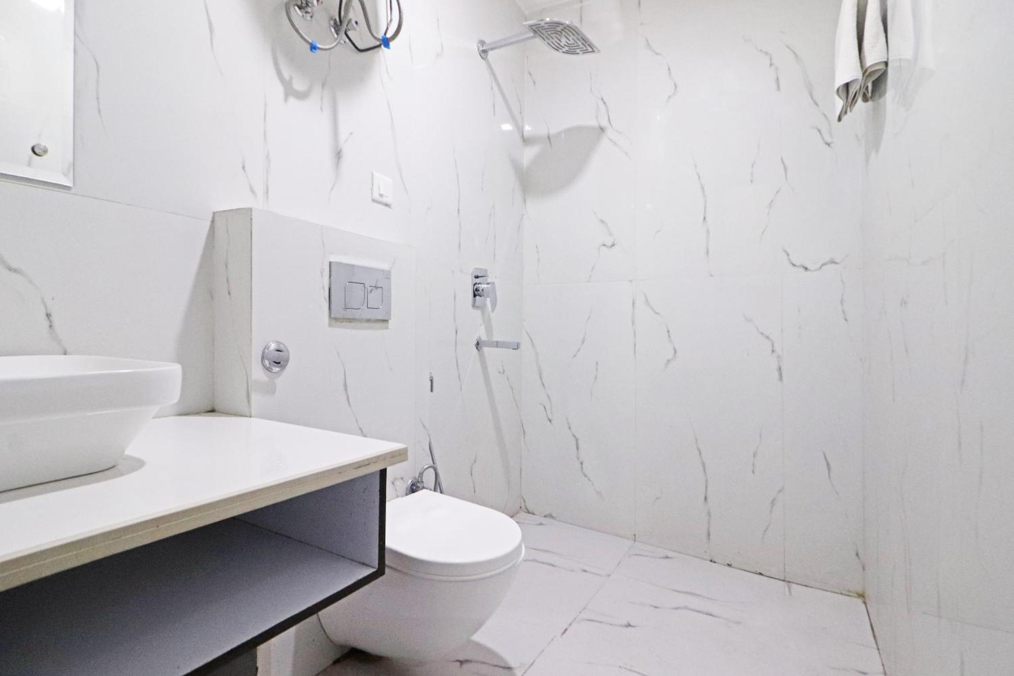 Hotel Grand Qubic Near Delhi Airport Ню Делхи Екстериор снимка