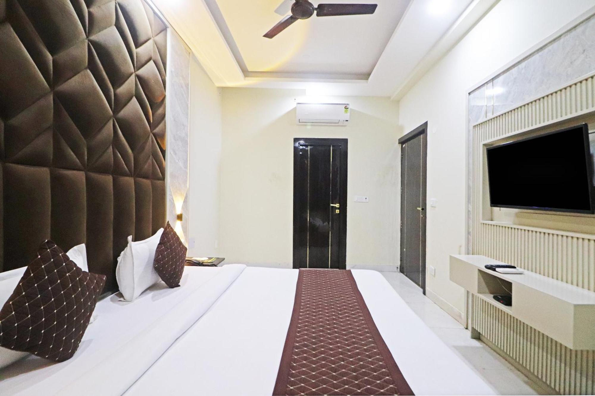 Hotel Grand Qubic Near Delhi Airport Ню Делхи Екстериор снимка