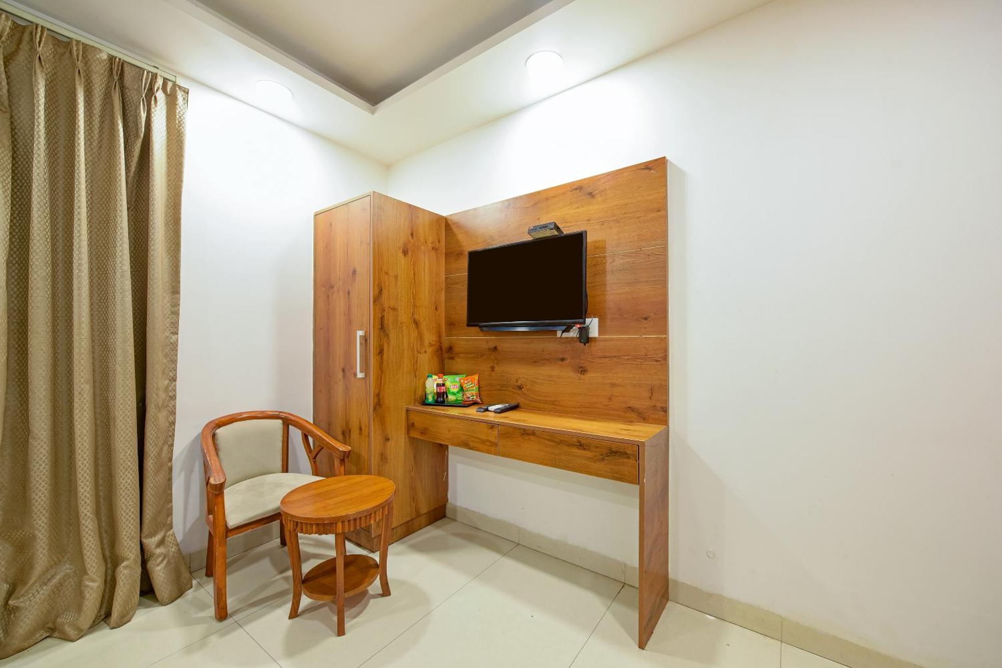 Hotel Grand Qubic Near Delhi Airport Ню Делхи Екстериор снимка