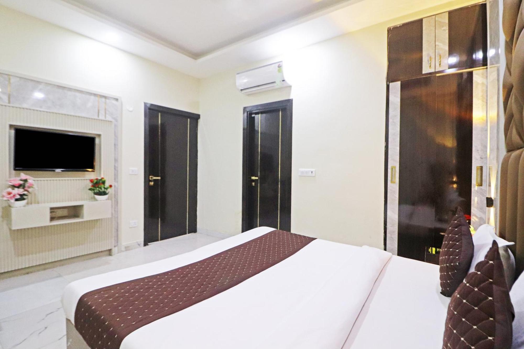 Hotel Grand Qubic Near Delhi Airport Ню Делхи Екстериор снимка