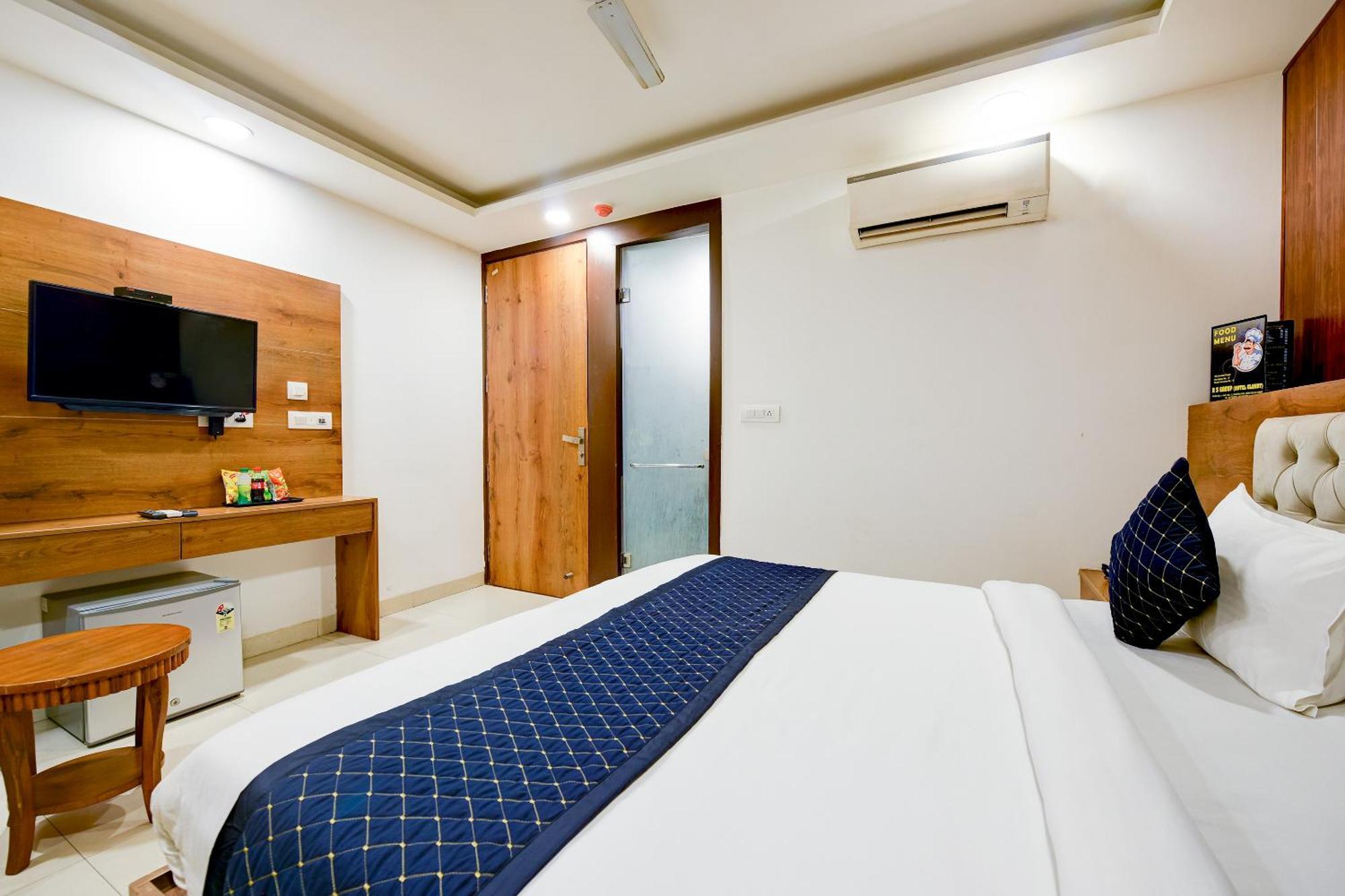 Hotel Grand Qubic Near Delhi Airport Ню Делхи Екстериор снимка