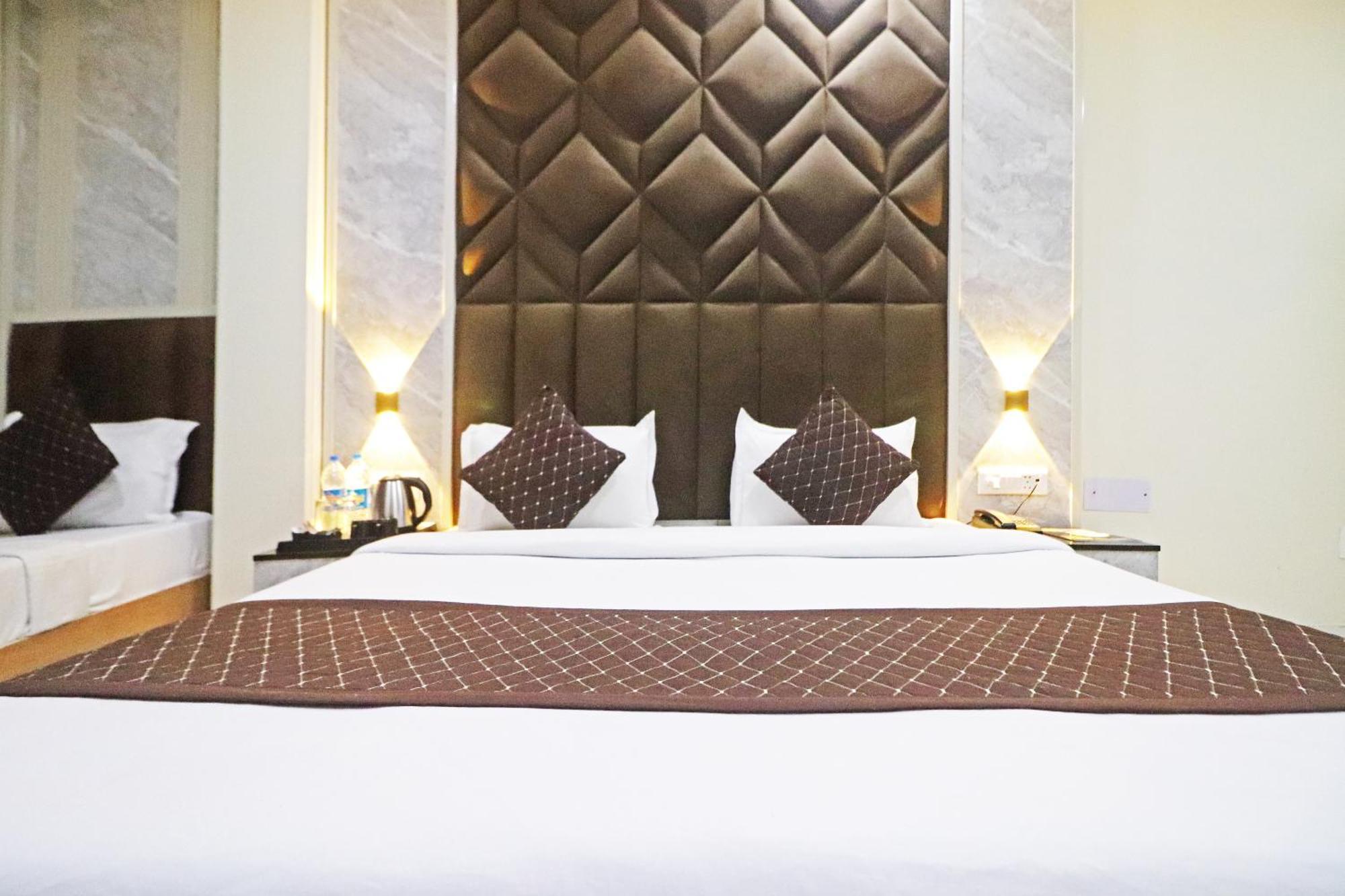 Hotel Grand Qubic Near Delhi Airport Ню Делхи Екстериор снимка